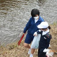 保護中: 山田川清掃の日（中学2年生と小学3年生）