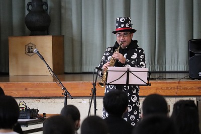 全校総合学習（ぎふMIRAIｓ）野々田万照さん来校