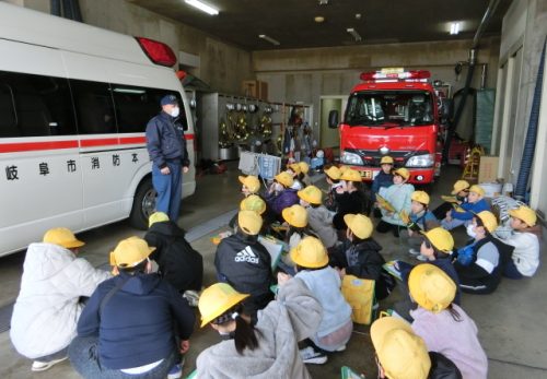 地域の安全を守る方から学ぶ（３年生　三輪分署見学）