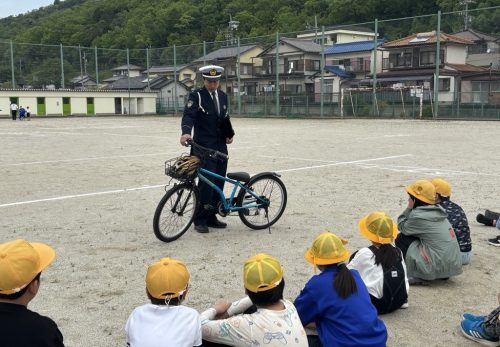 交通ルールをしっかり守って、交通安全に心がけます。