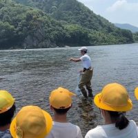 ５年生 長良川で川漁師 平工さんから清流について学ぶ（わかあゆ学）