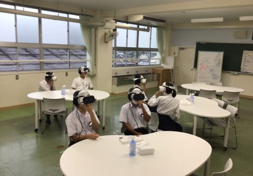 ＶＲ・ＡＩ・実験で「水害への備え」を学ぶ　９年生