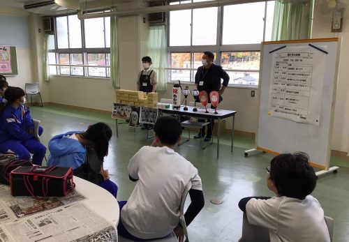 岐阜提灯絵付け体験に集中！６年生