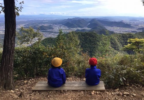 頂上からの眺めは最高！３・７年生百々ヶ峰登山
