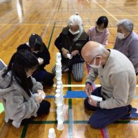 地域の方と一緒に笑顔がいっぱい！４年生ふれあい交流会