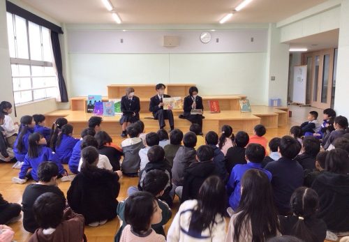 後期課程生徒による朝読書の読み聞かせ