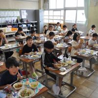 今日の給食は人気メニュー（6月12日）