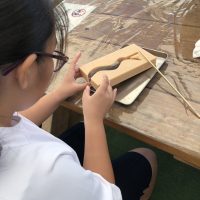 １年郡上研修で鮎さばき体験が始まりました