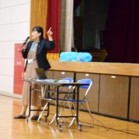 ３年生がユニセフ・キャラバン・キャンペーンの広報活動で、ユニセフ教室を行いました