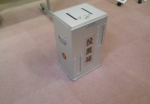 社会の授業で模擬選挙を行いました