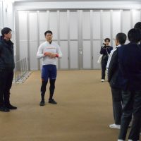 ２－３が自転車競技の日本代表が合宿中の岐阜県競輪場の見学に行きました