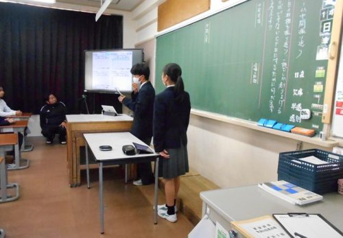 ２－１がCFBに向けた学活の授業公開を行いました