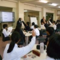 １－１が英語の授業で、全校研究授業を行いました