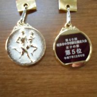 岐阜市駅伝大会で入賞した女子チームにメダルが送られました