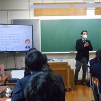 税理士の方をお招きして、３年生が租税教室を行いました