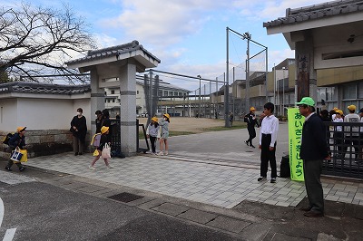 岐阜中央中学校区内「小中合同あいさつ運動」【１１月５日（火）】