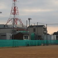 運動場南側のネットの修繕を行っていただきました