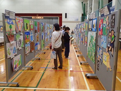 保護中: 「金華文化祭」に岐阜小児童の作品展示とステージ発表
