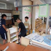 保護中: 大掃除後の教室への収納ボランティア