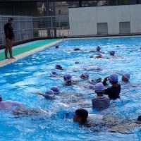 保護中: サマースクール第８日「命を守る着衣泳」