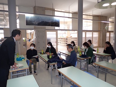 保護中: 校外学習「川原町探究」に引率ボランティア