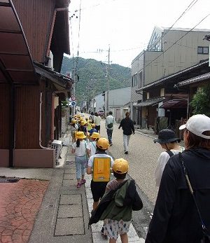 保護中: 【２年生】どきどき わくわく「まちたんけん」（金華）