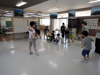 保護中: 校舎内で「ロング昼休み」