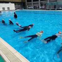 保護中: 【４年生】「着衣泳」体験学習