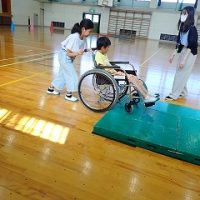 保護中: 【４年生】車イス体験学習