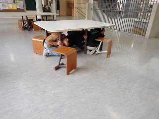 保護中: シェイクアウト訓練４回目