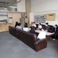 保護中: 岐阜市展 入賞児童を校長室で表彰！