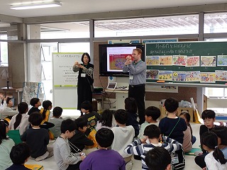 保護中: 真剣勝負！英語で楽しむ「12か月カルタ」ゲーム