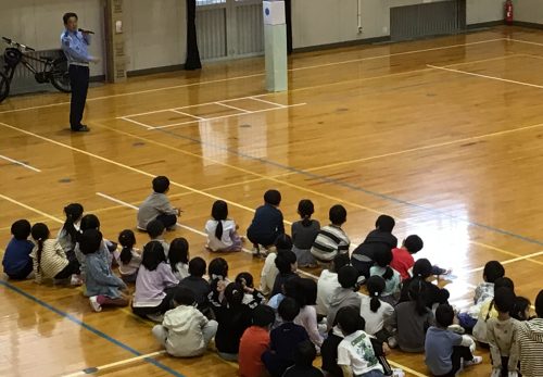 交通安全ルールを守るお手本になります。