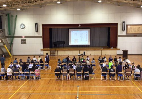 地域の高齢者とのわくわく交流会とお米の贈呈