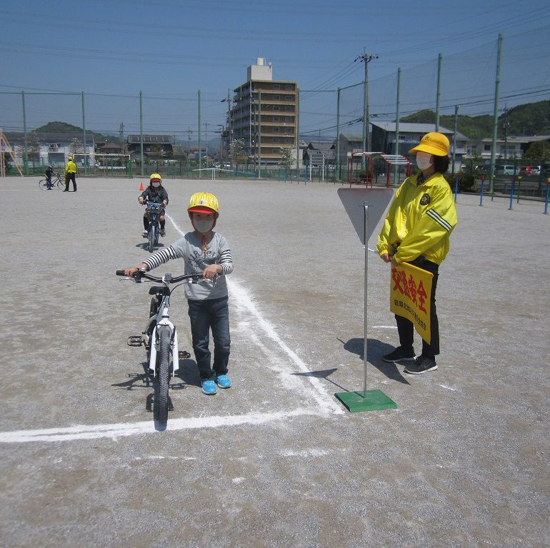 交通安全教室 小雨 岐阜市 自転車 小学校