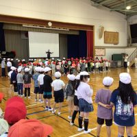 笑顔いっぱい　1年生を迎える会