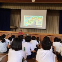 4年生　水環境体験講座「川をよごしたのはだれ？」