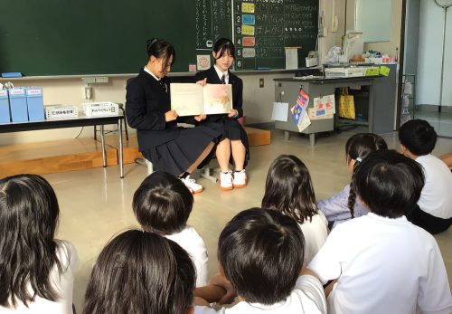 岐阜城北高校の学生による「読み聞かせ」 岐阜城北高校の学生による「読み聞かせ」