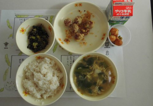 12/2　岩野田中　給食独自献立　地産地消レシピ「ぐるっと枝豆」を美味しくいただきました。