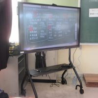 12/9　ディスプレイ型電子黒板を各教室に設置しました。