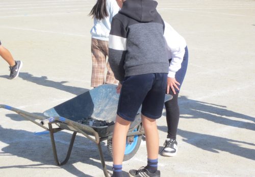 石拾いボランティア(全校有志)