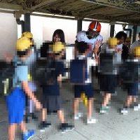 あいさつ運動に岐大アメフト部が参加