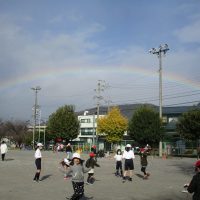 保護中: １２月８日（木）　運動場にきれいな虹がかかりました。