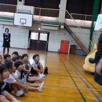 読み聞かせ・わんこカート「きらら」も来校（１～３年生）