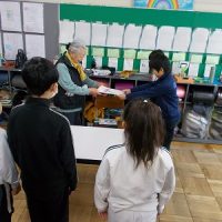 「ブックさん」による読み聞かせ