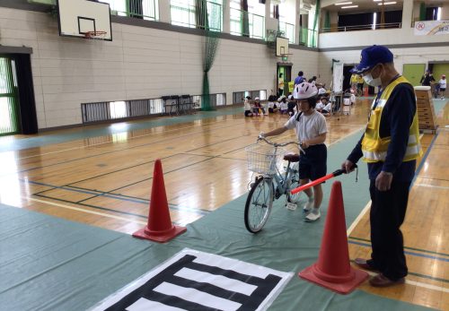 交通安全教室を行いました