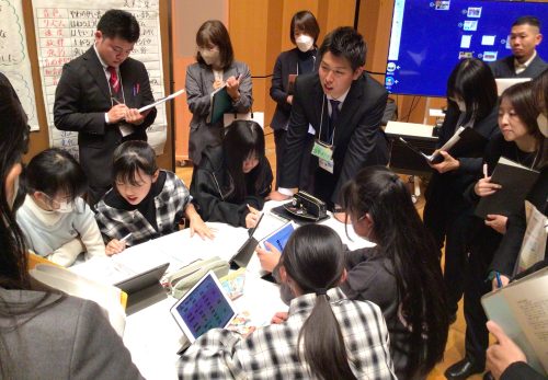 ６年２組がんばる！100人のお客さんの前で音楽の授業