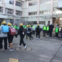 中学生の先輩とのあいさつ運動