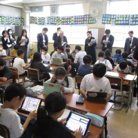 中間研究発表会開催