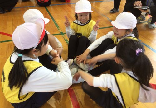 １年　体育科「的当てゲーム」